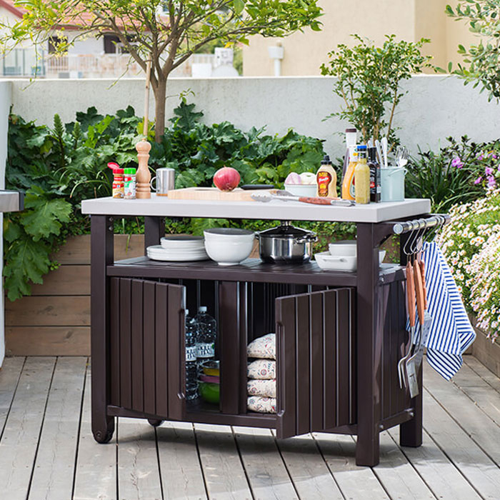 To browse the Venia store,