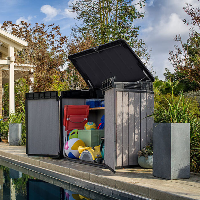 To browse the Venia store,