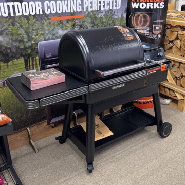 (Showroom Clearance) Traeger Ironwood Wood Pellet Grill (Showroom Clearance) Traeger Ironwood Wood Pellet Grill