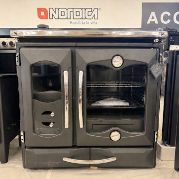 (Slightly Damaged) La Nordica Suprema 4.0 Wood Burning Cooker, Black