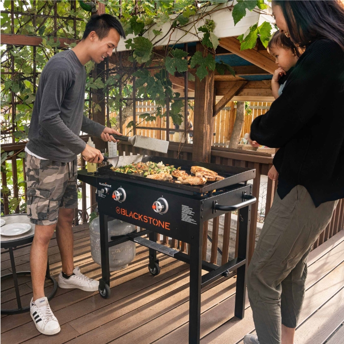 Outdoor griddle cooking station outlet