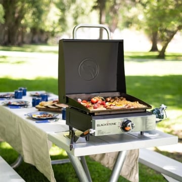 Blackstone 17" Tabletop Griddle with Hood Blackstone 17" Tabletop Griddle with Hood