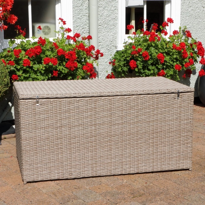 LG Outdoor Monte Carlo